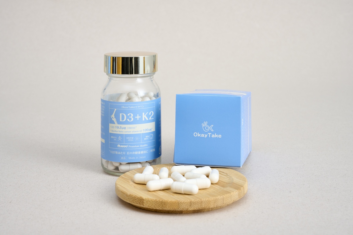 OkayTake強健活力D3+K2，搭配型態最佳的Mk-7型態的K2，由日本納豆萃取而成，日本原裝進口，現在全台Tomod's特美事也可以買得到！